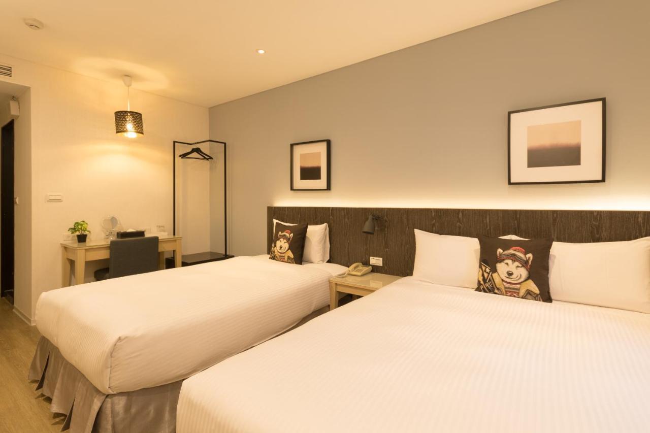 Just Enjoy Business Hotel Tainan Bagian luar foto