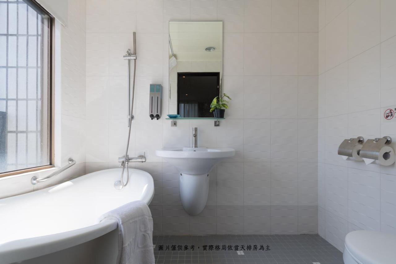Just Enjoy Business Hotel Tainan Bagian luar foto