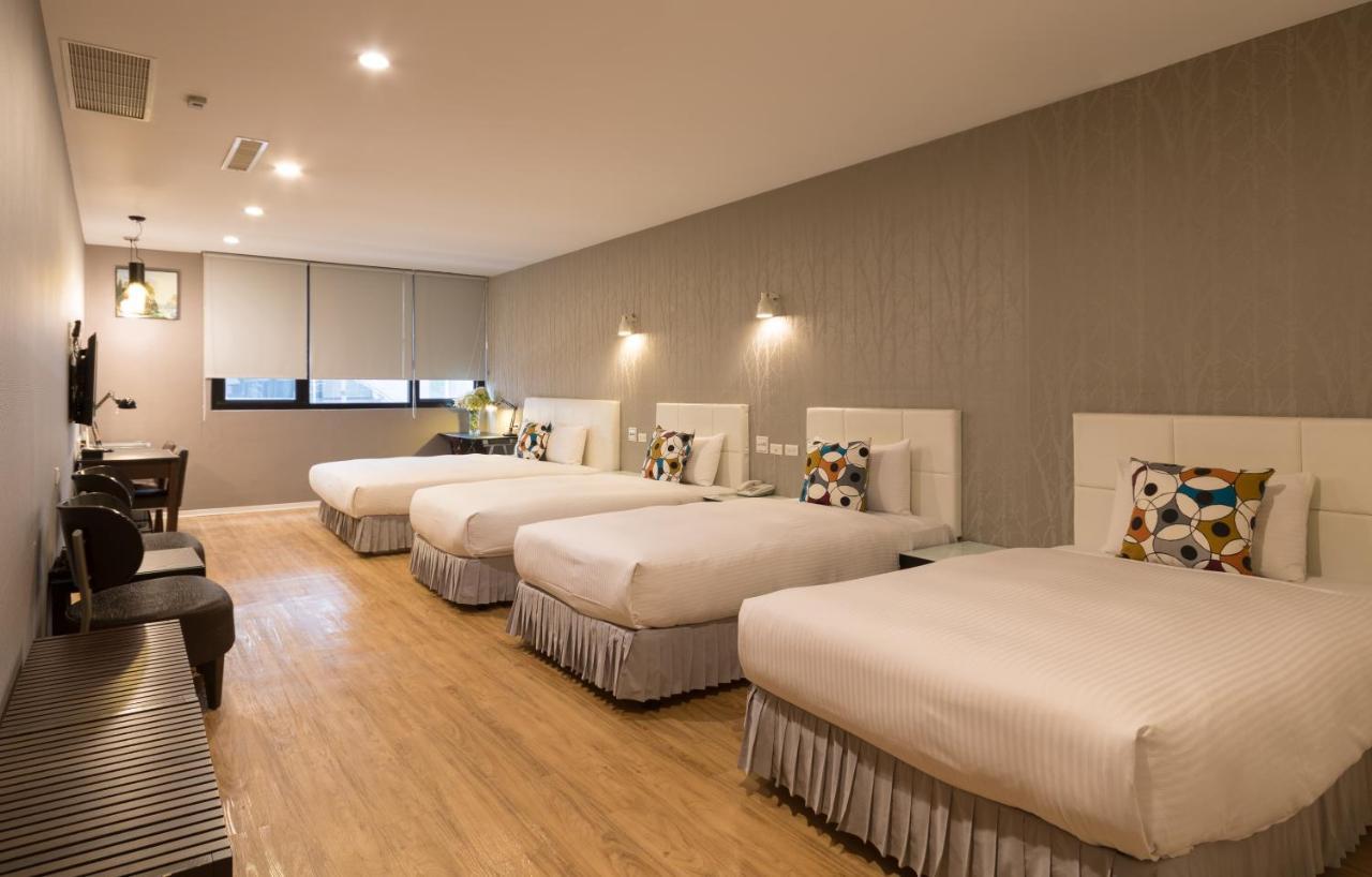 Just Enjoy Business Hotel Tainan Bagian luar foto