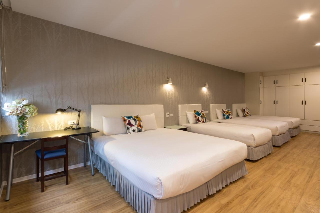 Just Enjoy Business Hotel Tainan Bagian luar foto