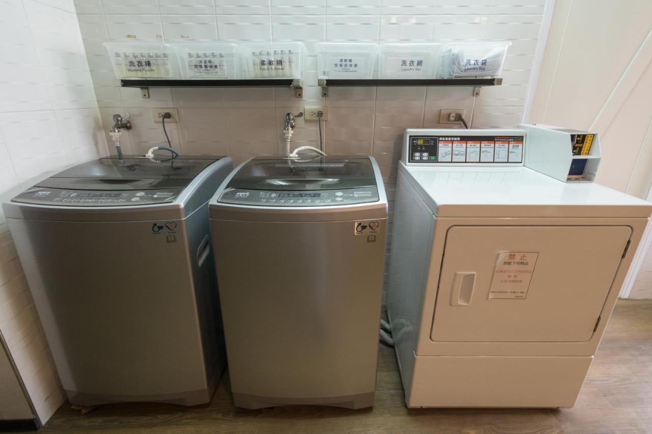 Just Enjoy Business Hotel Tainan Bagian luar foto