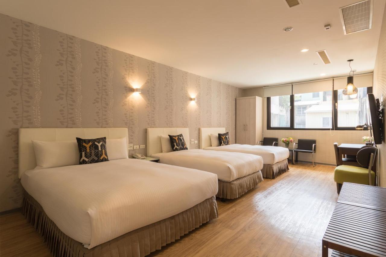 Just Enjoy Business Hotel Tainan Bagian luar foto