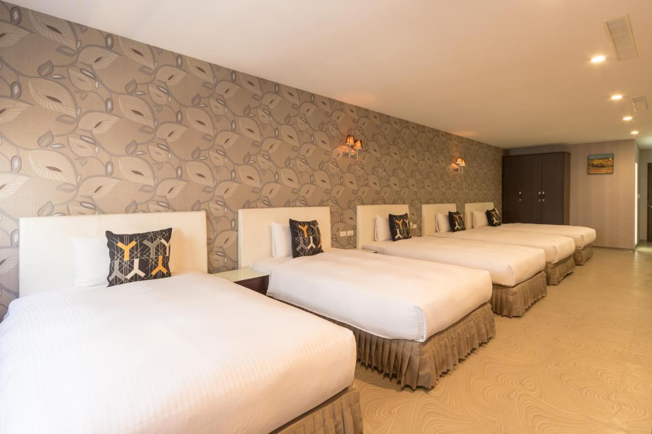 Just Enjoy Business Hotel Tainan Bagian luar foto