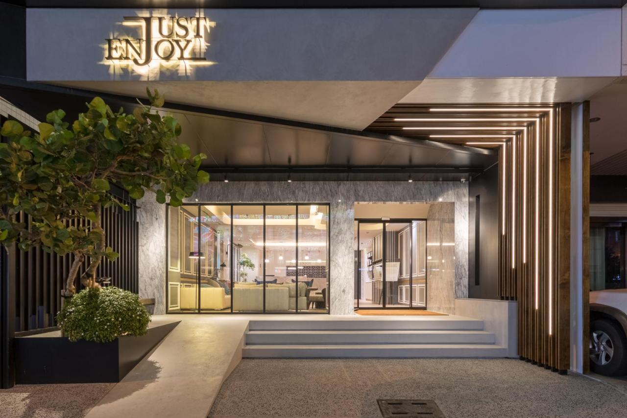Just Enjoy Business Hotel Tainan Bagian luar foto