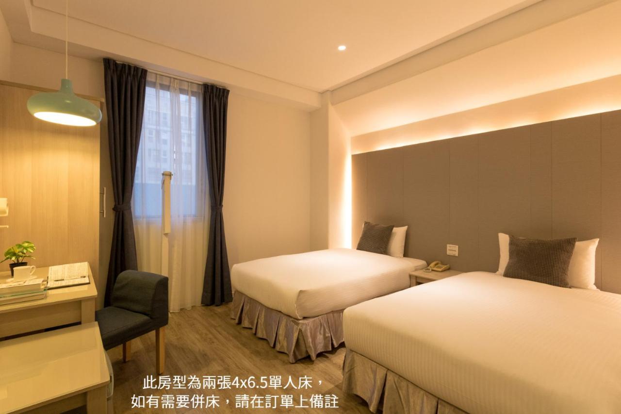 Just Enjoy Business Hotel Tainan Bagian luar foto