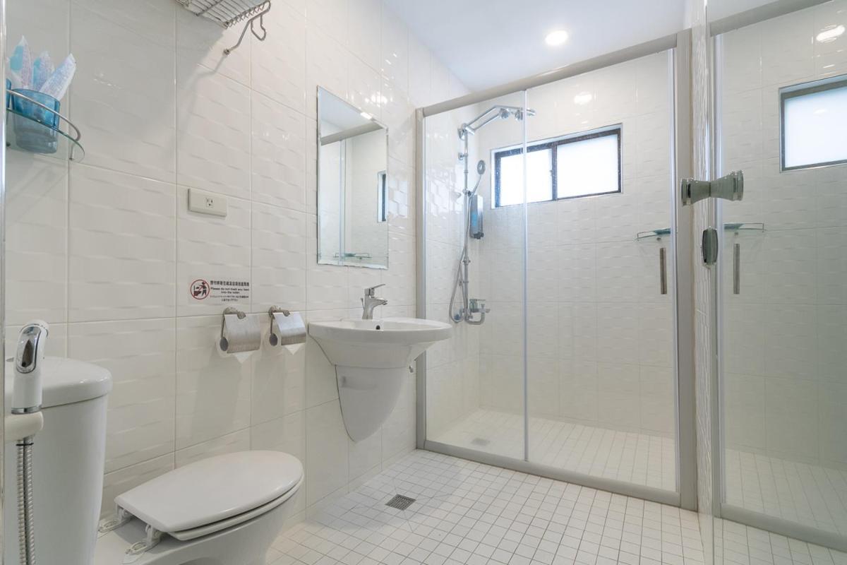 Just Enjoy Business Hotel Tainan Bagian luar foto