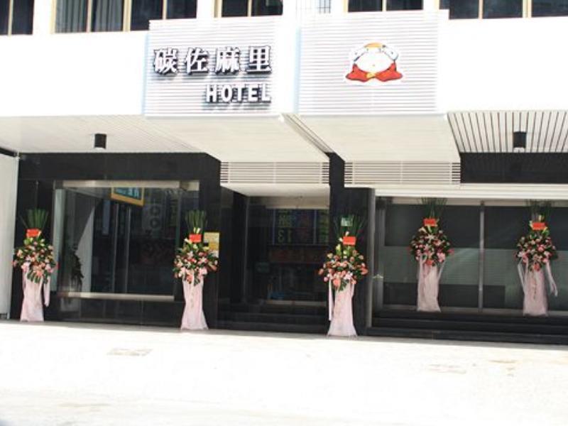 Just Enjoy Business Hotel Tainan Bagian luar foto