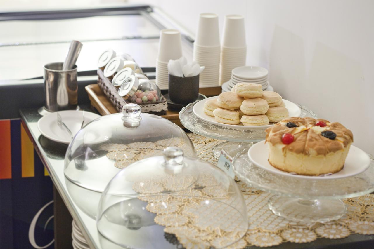 Just Enjoy Business Hotel Tainan Bagian luar foto