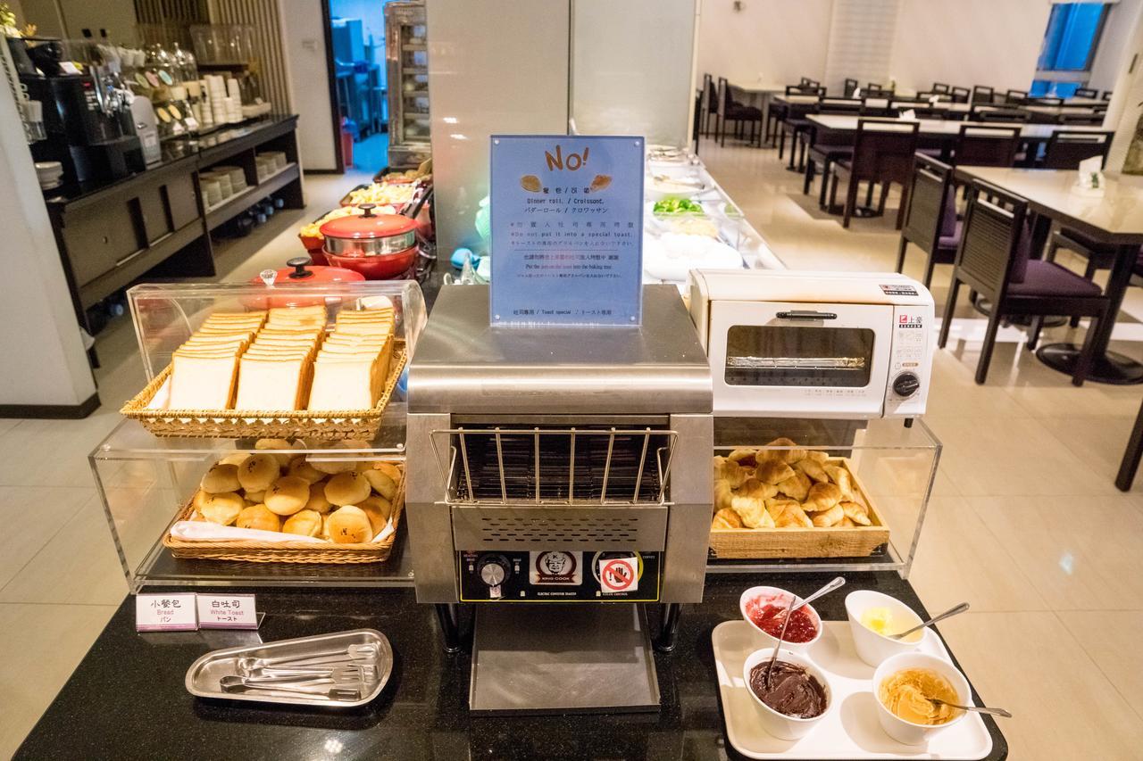 Just Enjoy Business Hotel Tainan Bagian luar foto