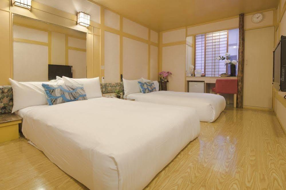 Just Enjoy Business Hotel Tainan Bagian luar foto