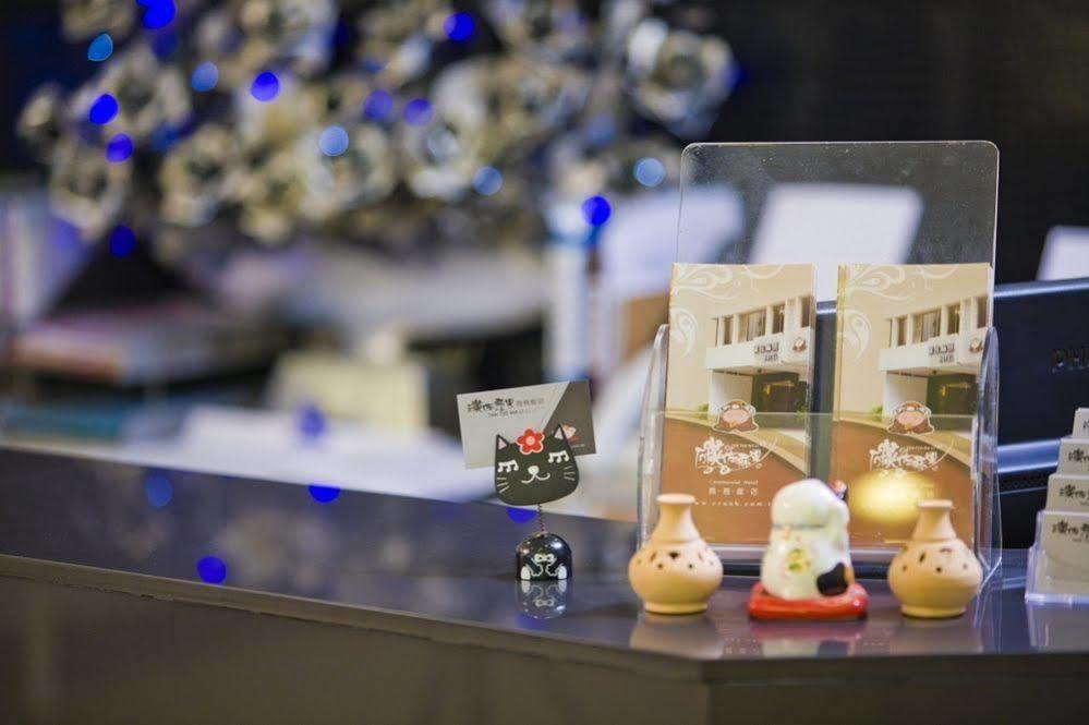 Just Enjoy Business Hotel Tainan Bagian luar foto