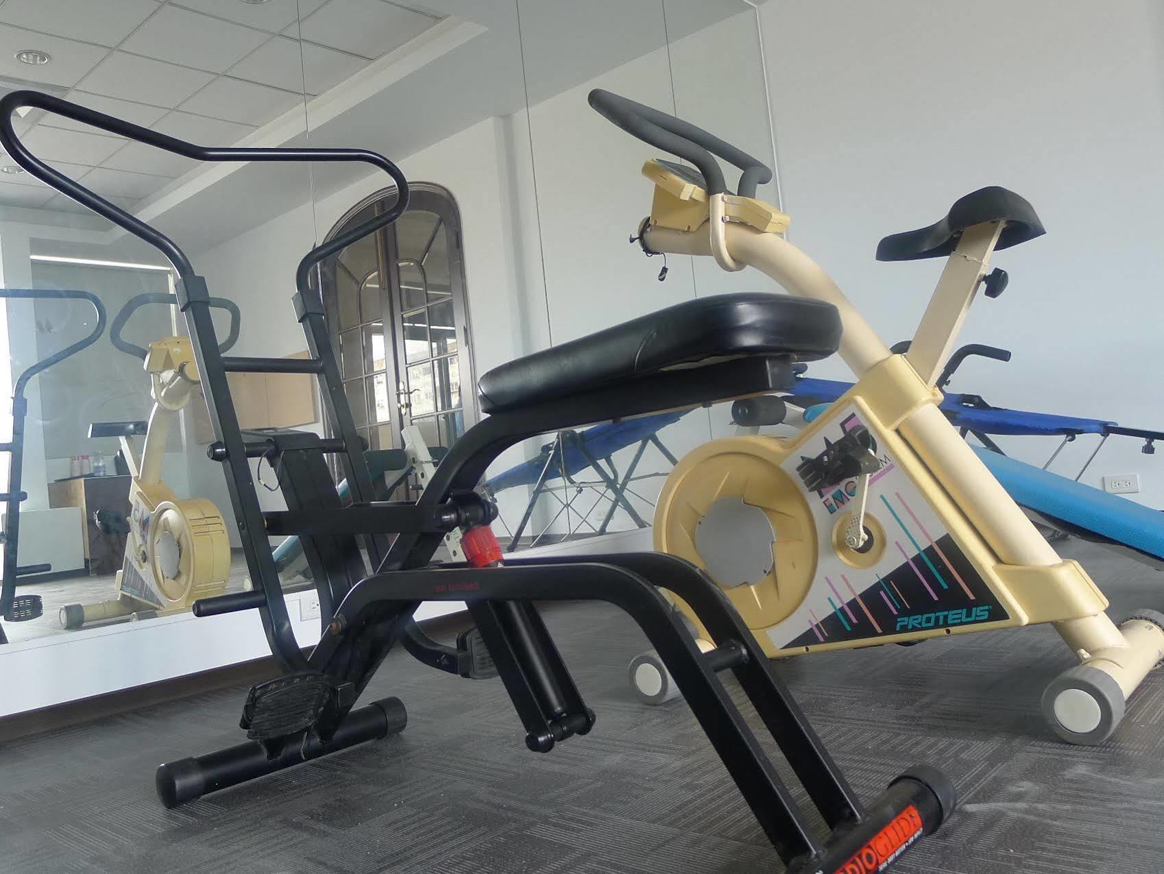 Just Enjoy Business Hotel Tainan Bagian luar foto