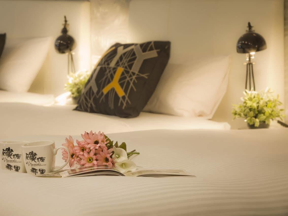 Just Enjoy Business Hotel Tainan Bagian luar foto